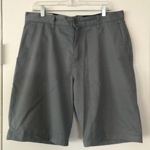 Men’s volcom shorts, size 34